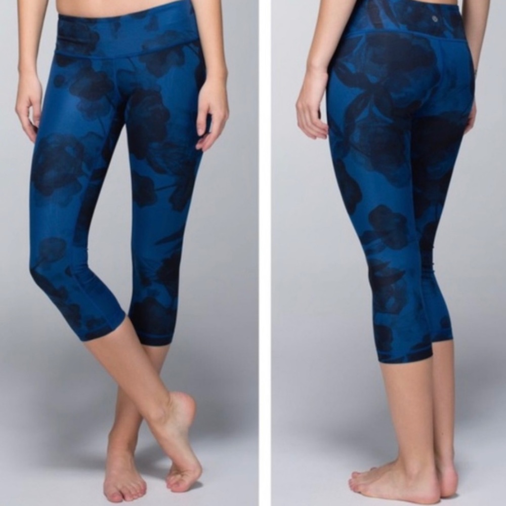 Lululemon Wunder Under II floral crop (size 4)